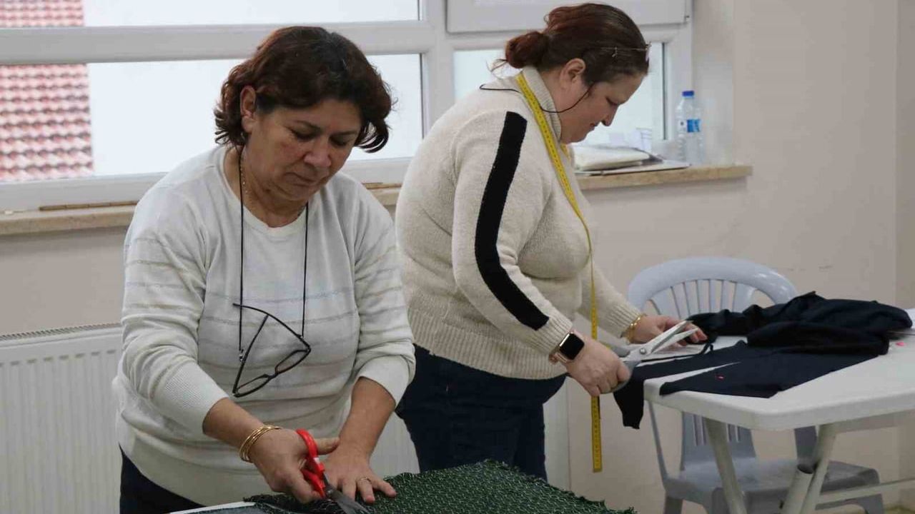 Bolu'da Özel Eğitim Okulunda Anneler Dikişle Aile Ekonomisine Destek