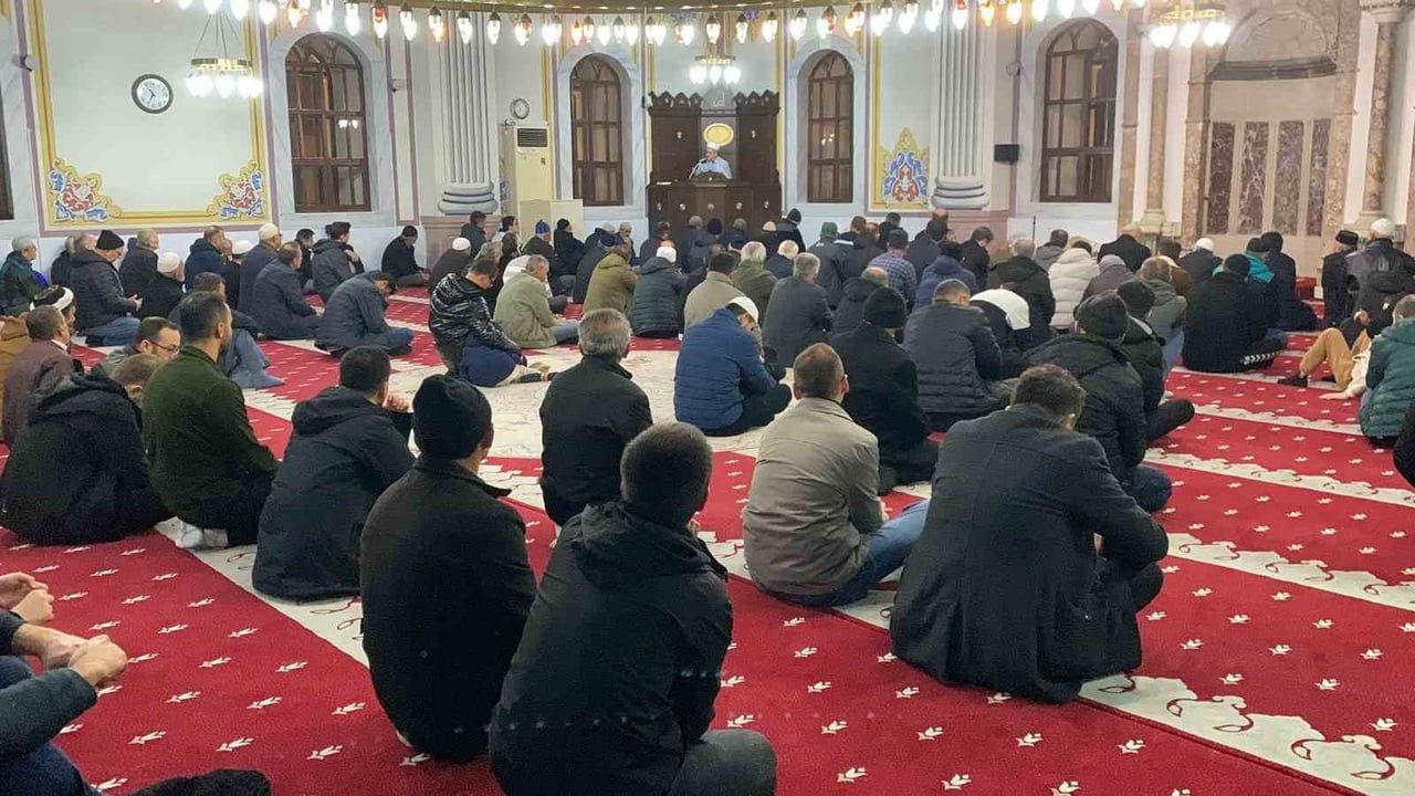 Bolu'da Regaip Kandili: Yıldırım Bayezid Camii Dolup Taştı