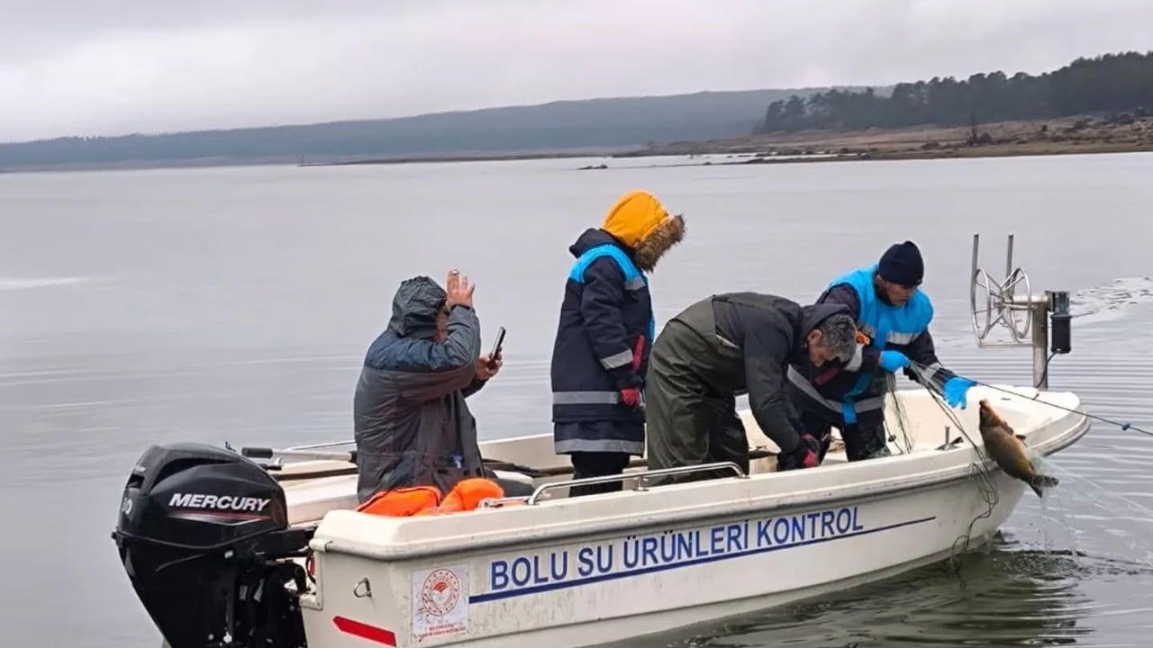 Bolu'da Taşlıyayla Göleti'nde 500 Metrelik Kaçak Misina Ağı Ele Geçirildi