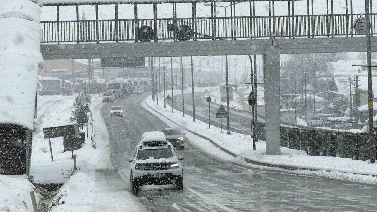 Bolu Dağı Ankara İstikameti Ağır Tonajlı Araçlara Kapatıldı