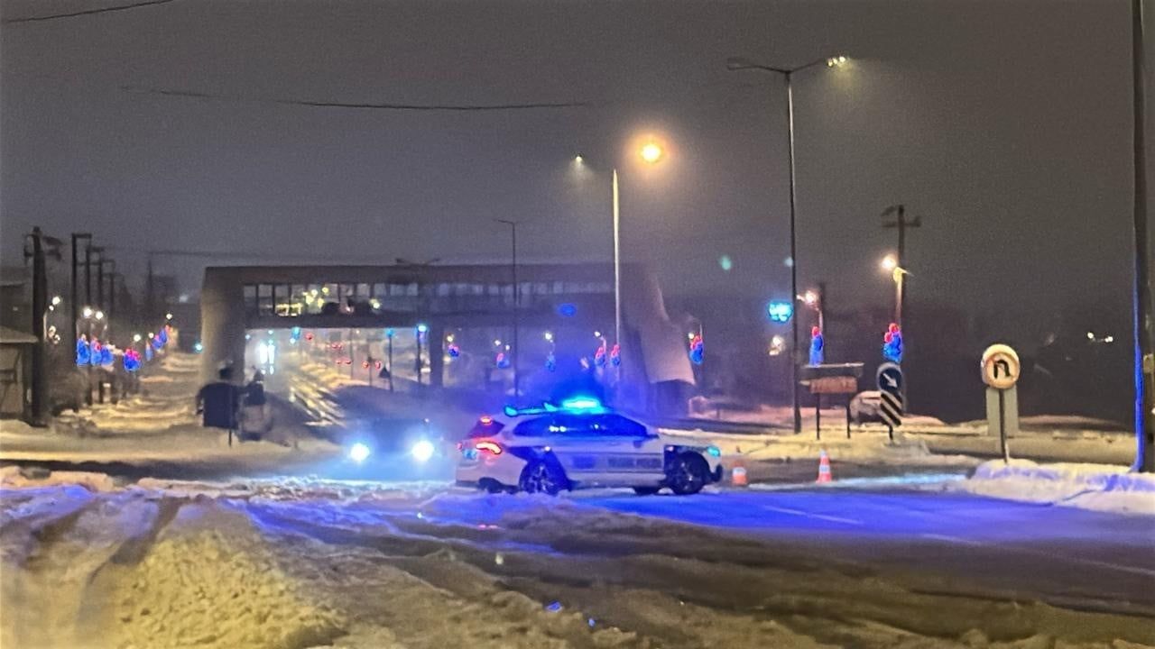 Bolu Dağı'nda Kar Nedeniyle Ağır Tonajlı Araçların Geçişi Kapatıldı