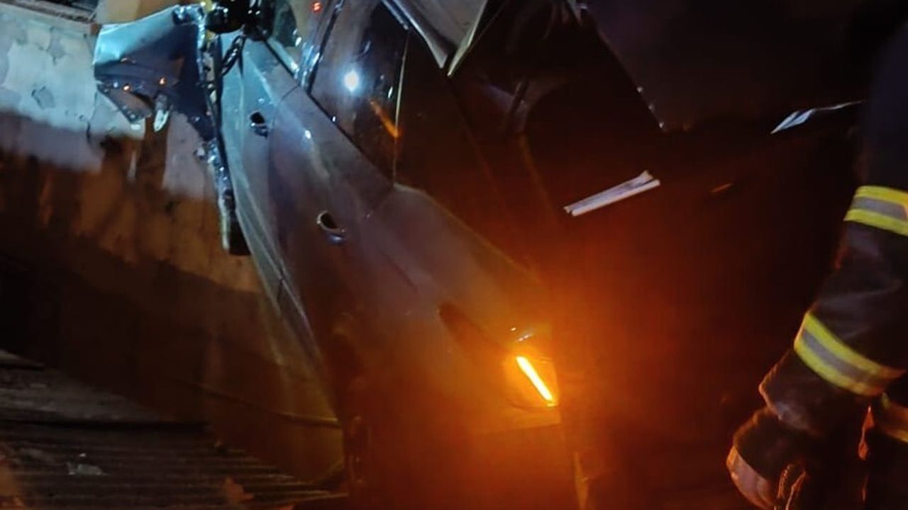 Bolu Gerede'de Otomobil Bina Duvarına Çarptı: Sürücü Yaralandı