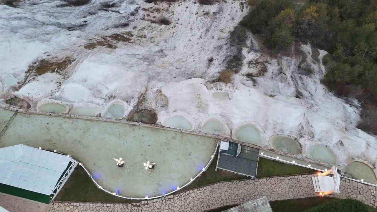 Bolu'nun 'Küçük Pamukkalesi' Akkaya Travertenleri Kış Sessizliğinde