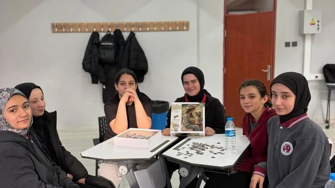 Boyabat’ta Şehit Ersoy Gürsu Anadolu Lisesi’nde Puzzle ve Lego Etkinliği