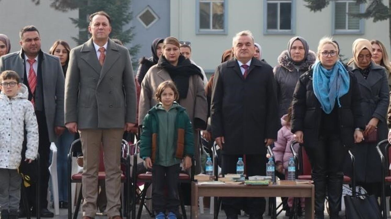 Bozüyük'te Kaymakam Öztürk'ün Katıldığı Kitap Okuma Etkinliği