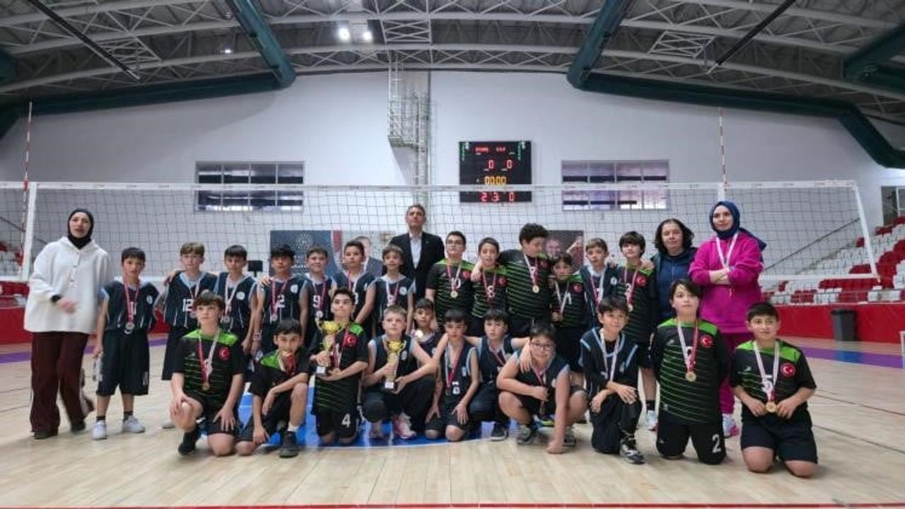 Bozüyük’te Küçük Erkekler Voleybol Müsabakaları Sona Erdi