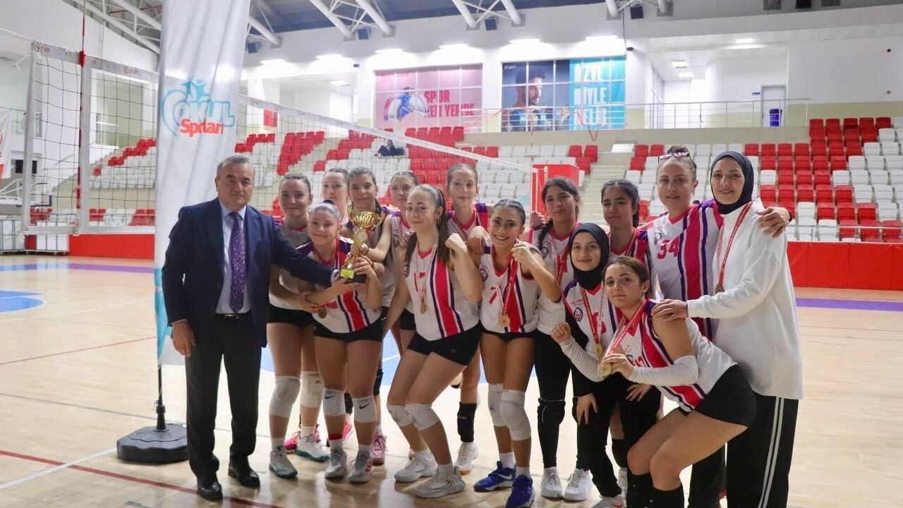 Bozüyük’te Okul Sporları ve Geleneksel Çocuk Oyunları Finalleri Tamamlandı