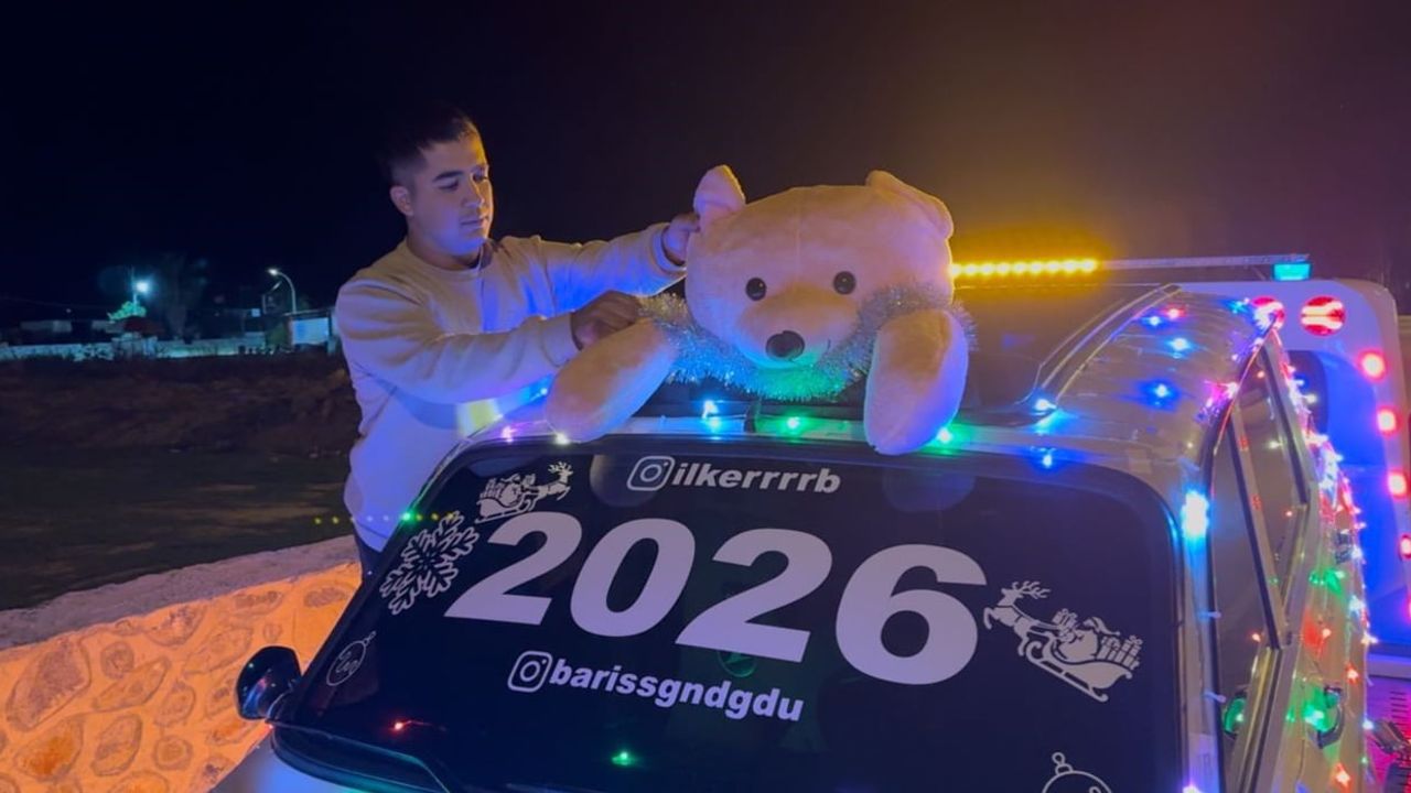 Bozyazı'da LED'lerle Süslenen Toros Çekiciyle İlçe Turunda