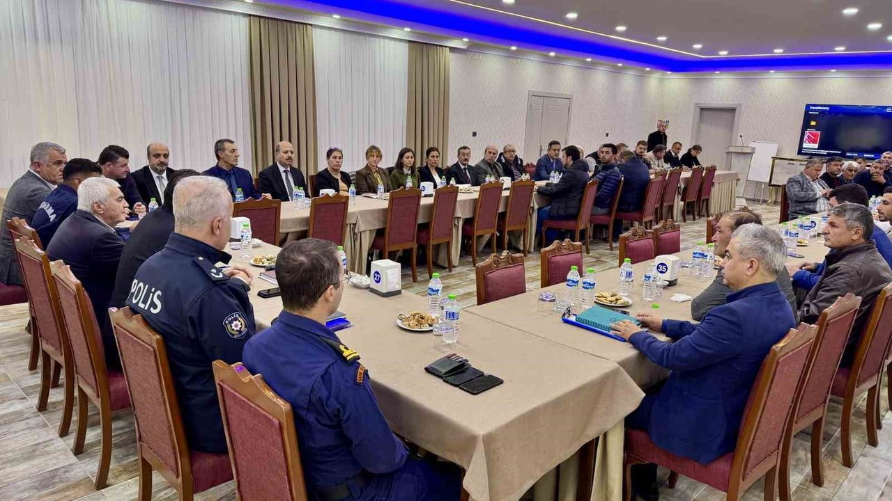 Bozyazı'da Muhtarlarla İstişare Toplantısı — Kaymakam Topsakaloğlu Başkanlığında