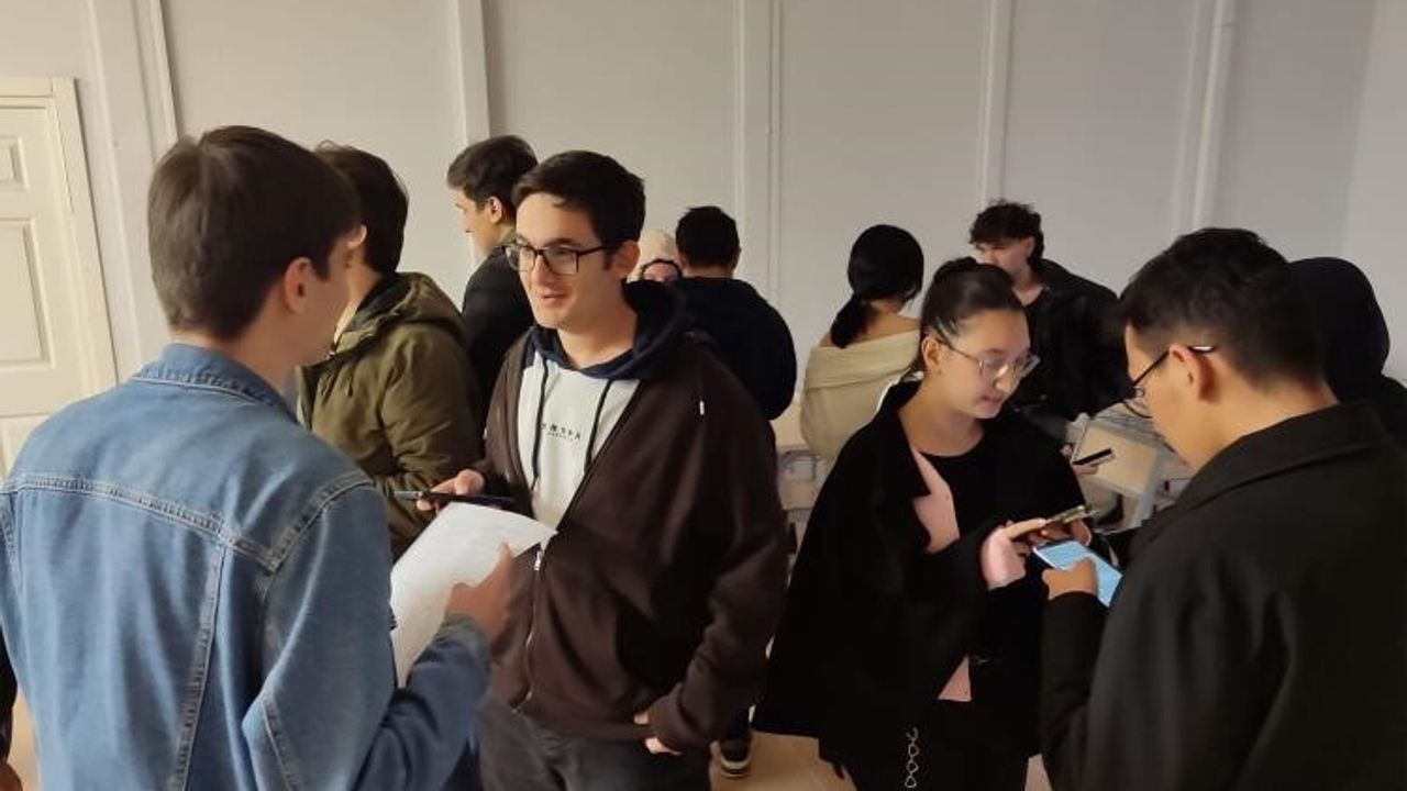 BŞEÜ'de 'Conversation Hour' ile İngilizce pratik