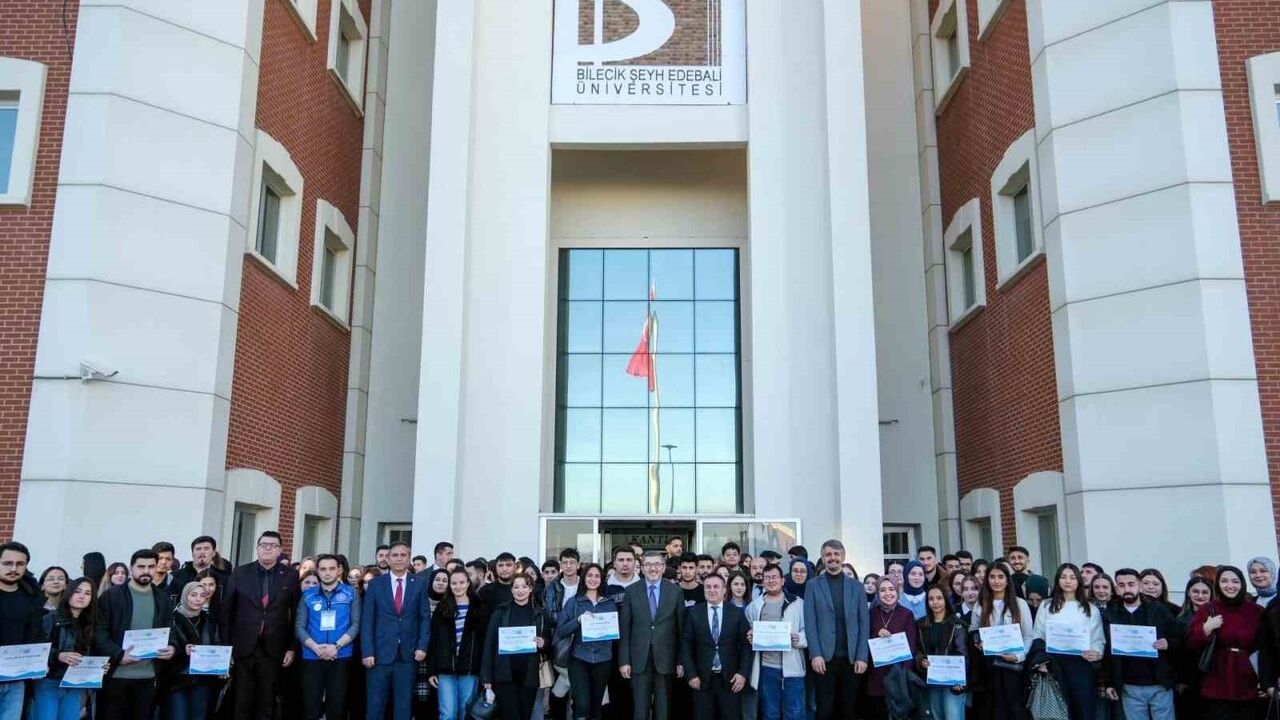 BŞEÜ'de ÜNİDES Sertifika Töreni: 140 Öğrenciye Katılım Belgesi