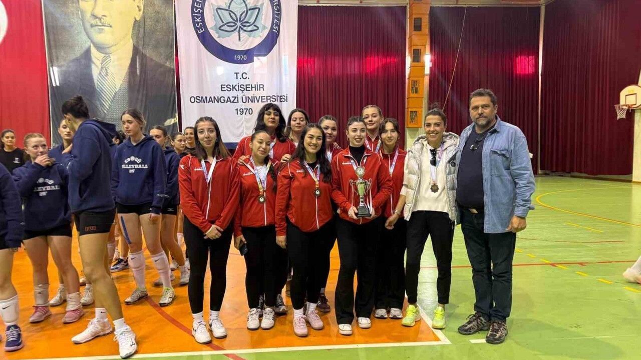 BŞEÜ Voleybol Takımları Ünilig'de Büyük Başarı