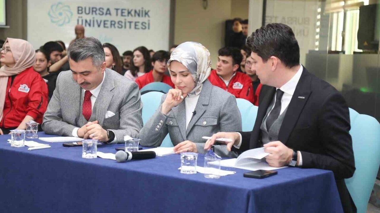 BTÜ'de '5 Dakikada TEKNOFEST' Etkinliği: Finale Kalan Takımlar Deneyimlerini Paylaştı