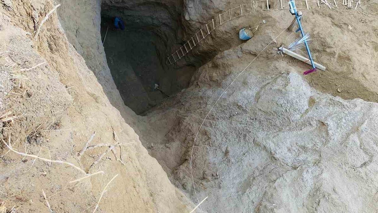 Buldan'da 30 Metrelik Çukurla Tarihi Eser Arama: Kaçak Kazıcılar Suçüstü