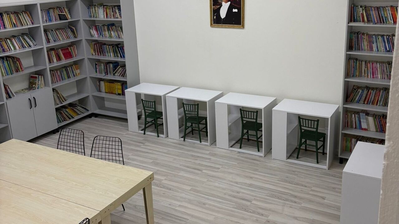 Buldan’da Kadıköy İlkokul ve Ortaokulu'na Hayırseverlerden Kütüphane