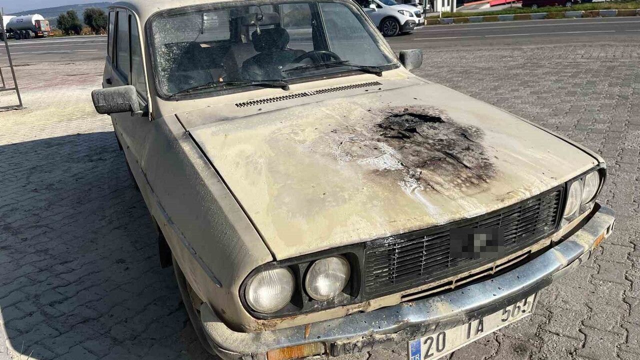 Buldan'da Seyir Halindeki Otomobil Alev Aldı