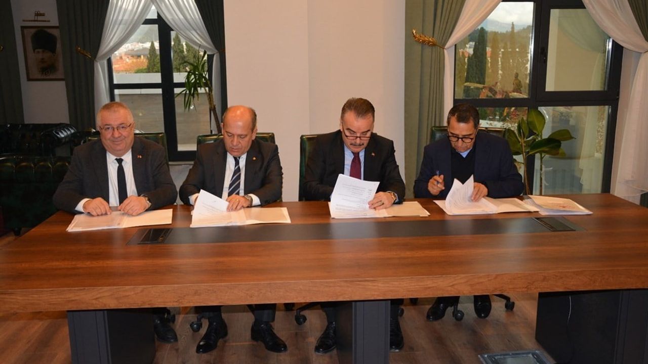 Burcu Gıda, Edremit Tarıma Dayalı OTB’ye Büyük Yatırım İçin Parsel Tahsis Sözleşmesi İmzaladı