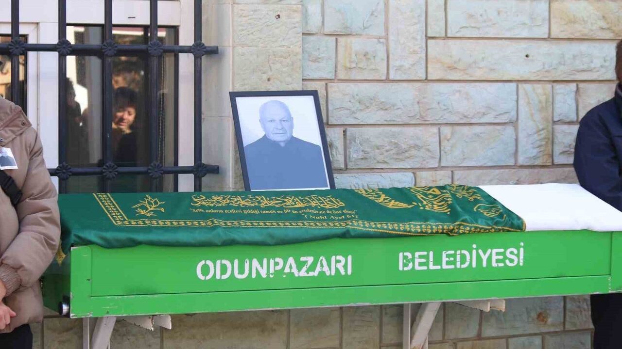 Burcu Özberk'in Dedesi Cumhuriyet Yıldızlar Eskişehir'de Uğurlandı