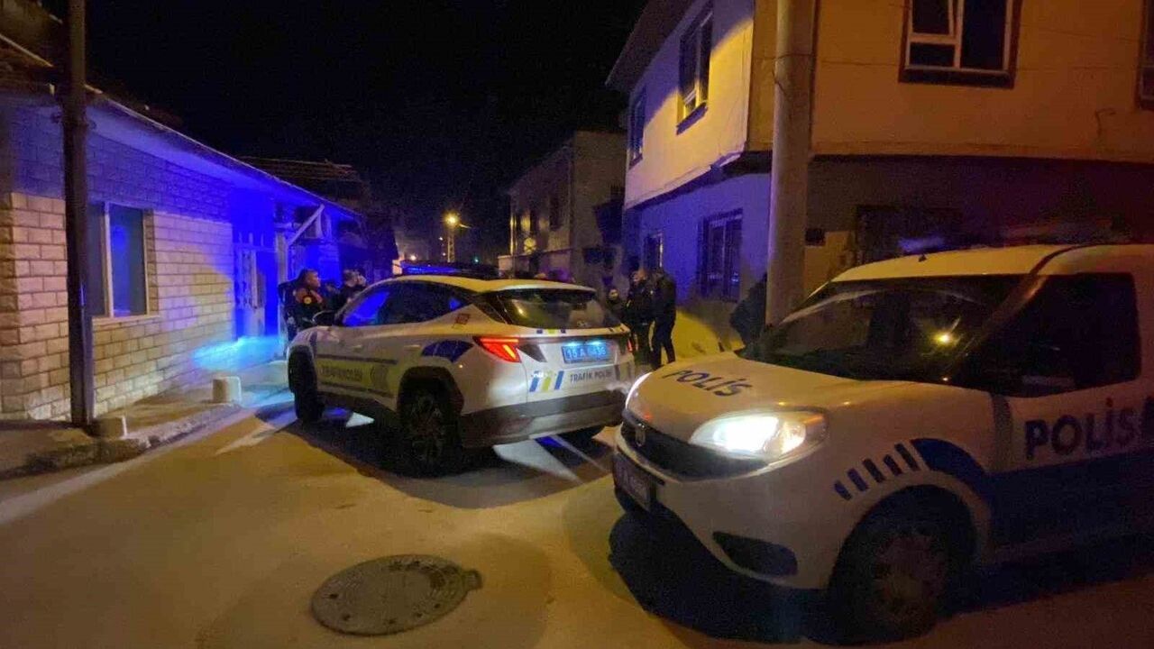 Burdur'da alkollü sürücü 2 araca çarpıp kaçtı — 2.26 promil ile yakalandı