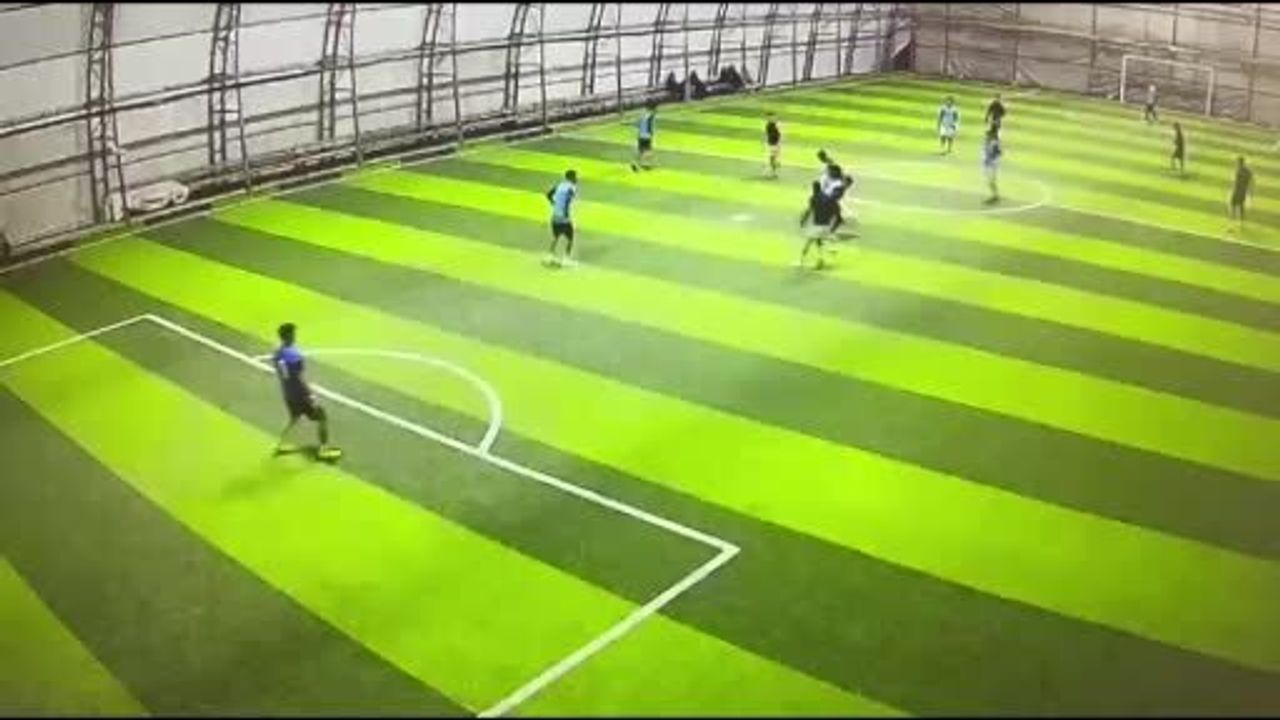 Burdur'da Halı Sahada Tekme Tokatlı Kavga Güvenlik Kamerasında