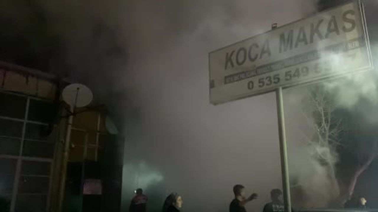 Burdur'da oto yıkamada gece yangını: iş yerinde büyük maddi hasar