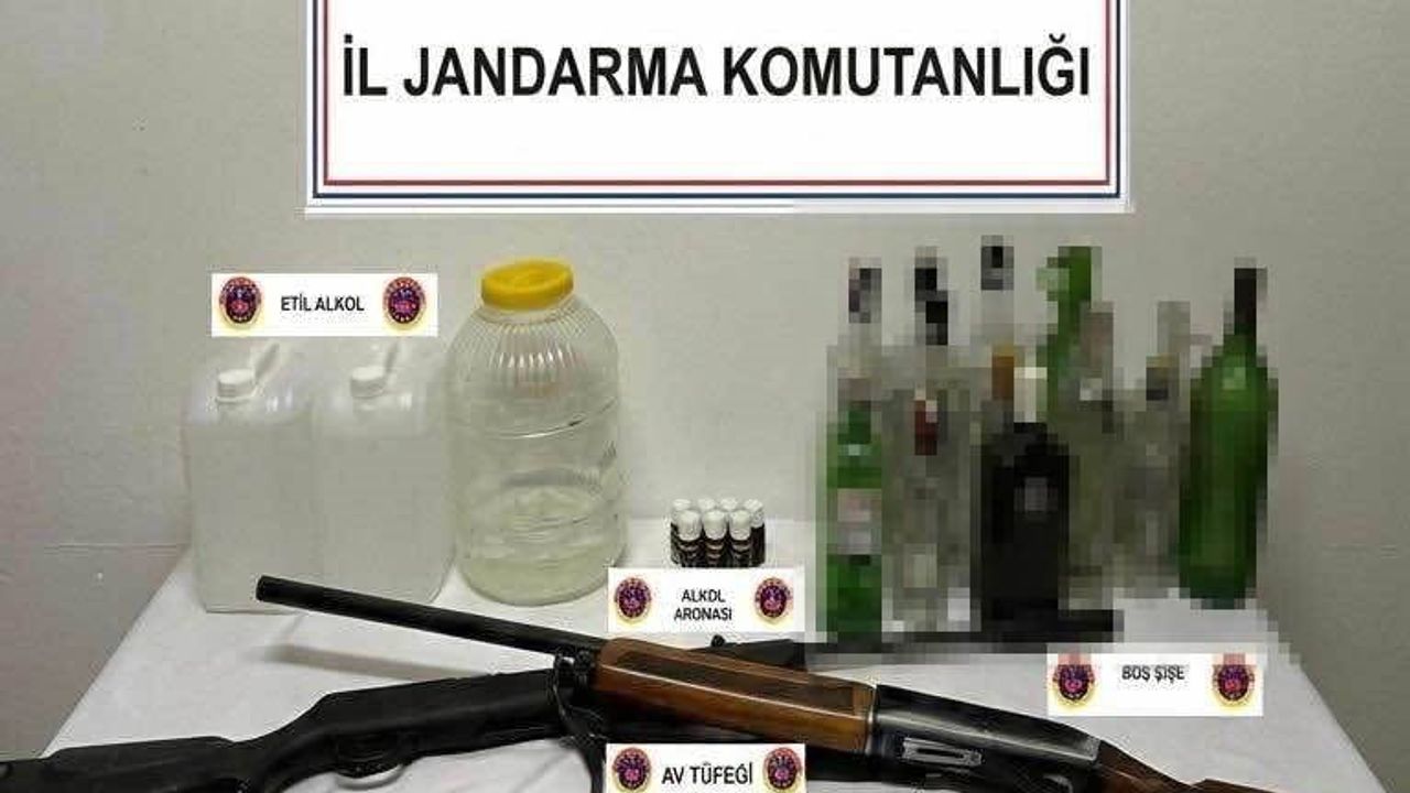 Burdur'da Yılbaşı Öncesi Jandarmadan Kaçak Alkol ve Silah Operasyonu
