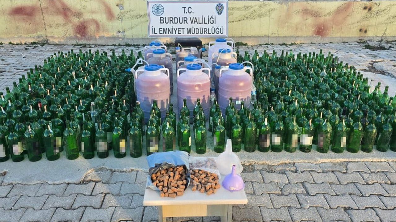 Burdur'da Yılbaşı Öncesi Operasyon: 402 Litre Kaçak Şarap Ele Geçirildi