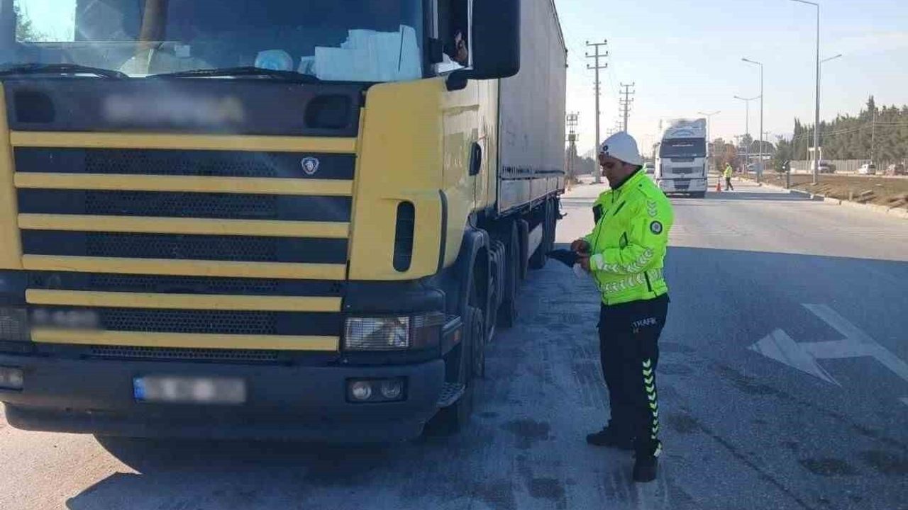 Burdur'da Yük Taşıyan Araçlara Denetim: 25 Araca İdari Ceza