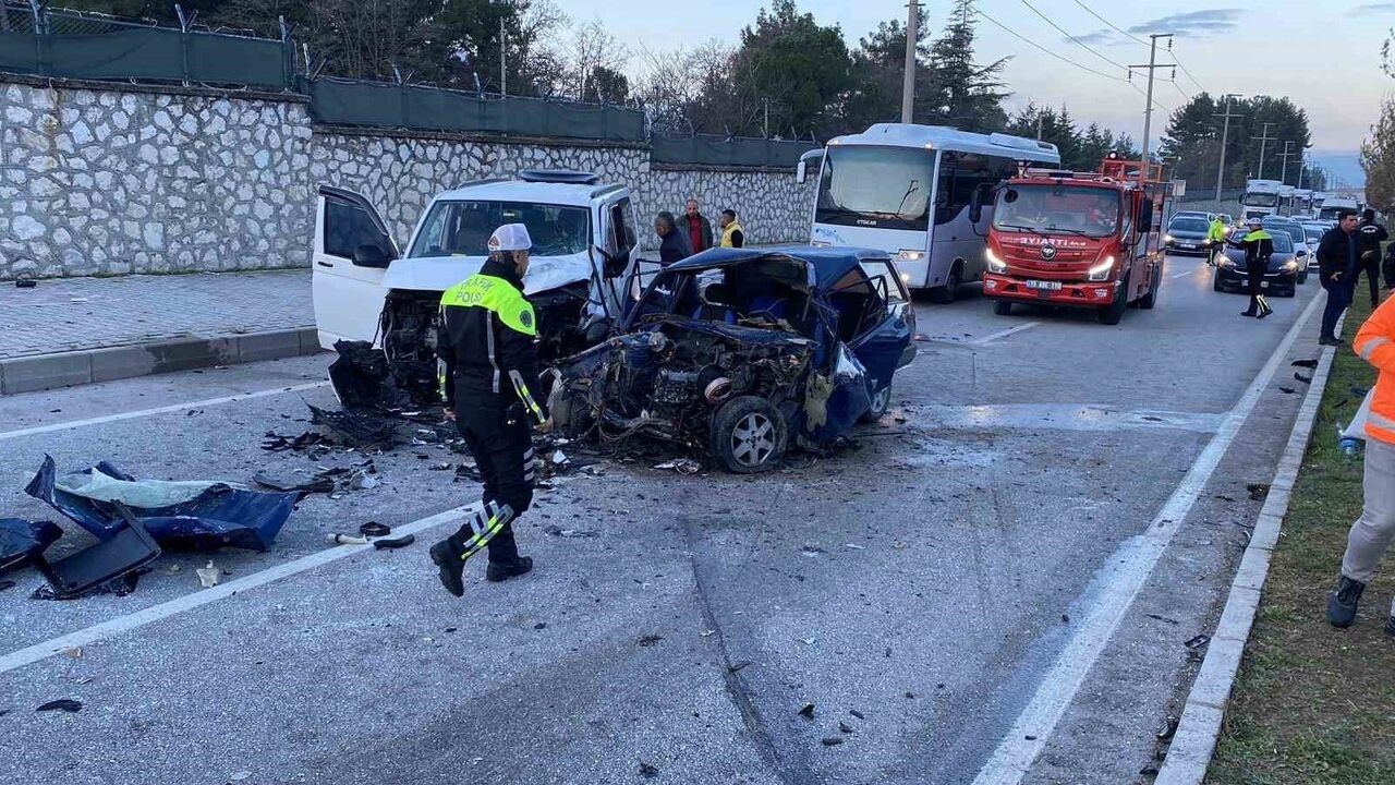Burdur-Fethiye Karayolu'nda Kaza: 2 Ölü, 3 Yaralı