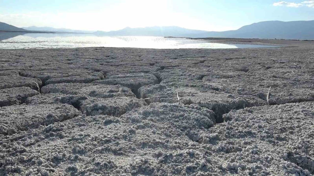 Burdur Gölü 50 Yılda Su Hacminin Yarısını Kaybetti — Batı Akdeniz'de Kuraklık Alarmı