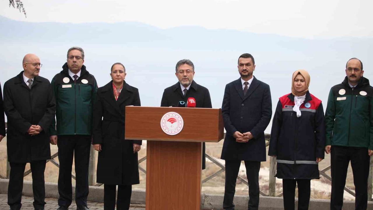 Burdur Gölü'nde Yılda 66 Milyon Metreküp Su Açığı — Yumaklı'nın 5,8 Milyar Liralık Eylem Planı