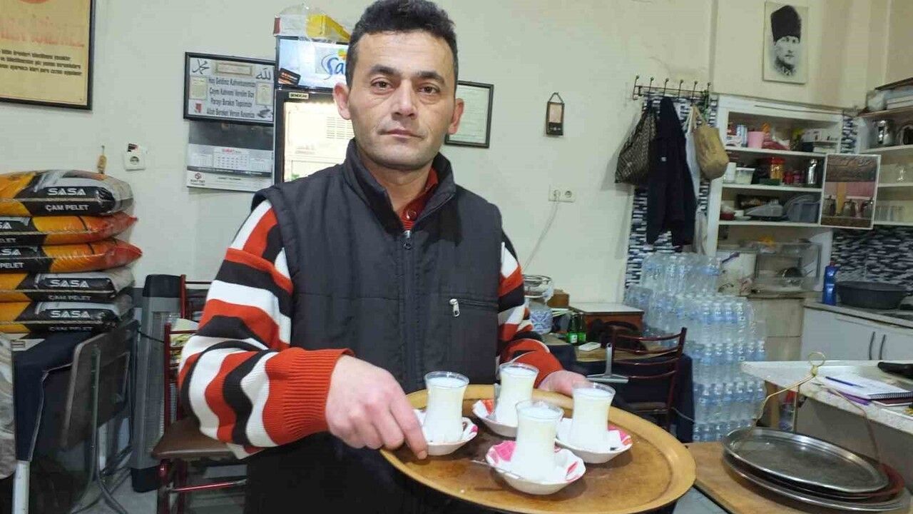 Burhaniye'de Kahvehanelerde Çay Yerine Süt Servisi Artıyor