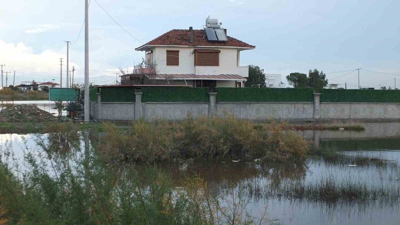 Burhaniye'de Sağanak: Yazlıklar ve Tarım Arazileri Sular Altında