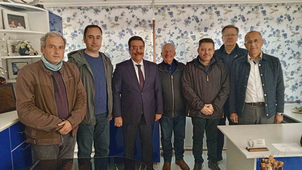 Burhaniye Kaymakamı Cumali Atilla’dan Eğitim Destek Derneğine Ziyaret