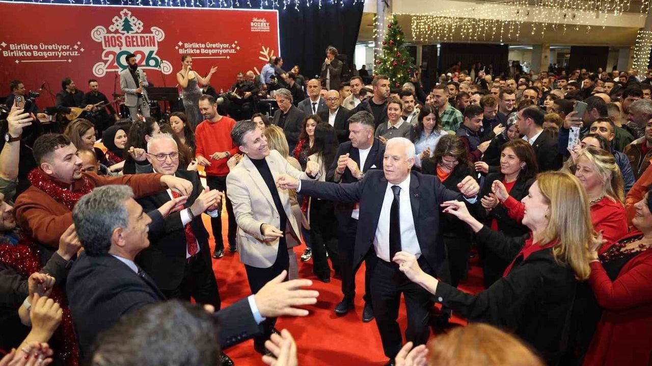 Bursa Büyükşehir'de yeni yıl kutlaması: Mustafa Bozbey 15 bin kişilik aileyle buluştu