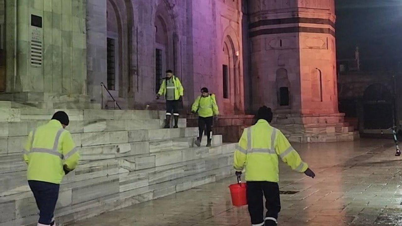 Bursa'da 145 Mahalle Ulaşımı Açıldı — Büyükşehir 7/24 Karla Mücadelede