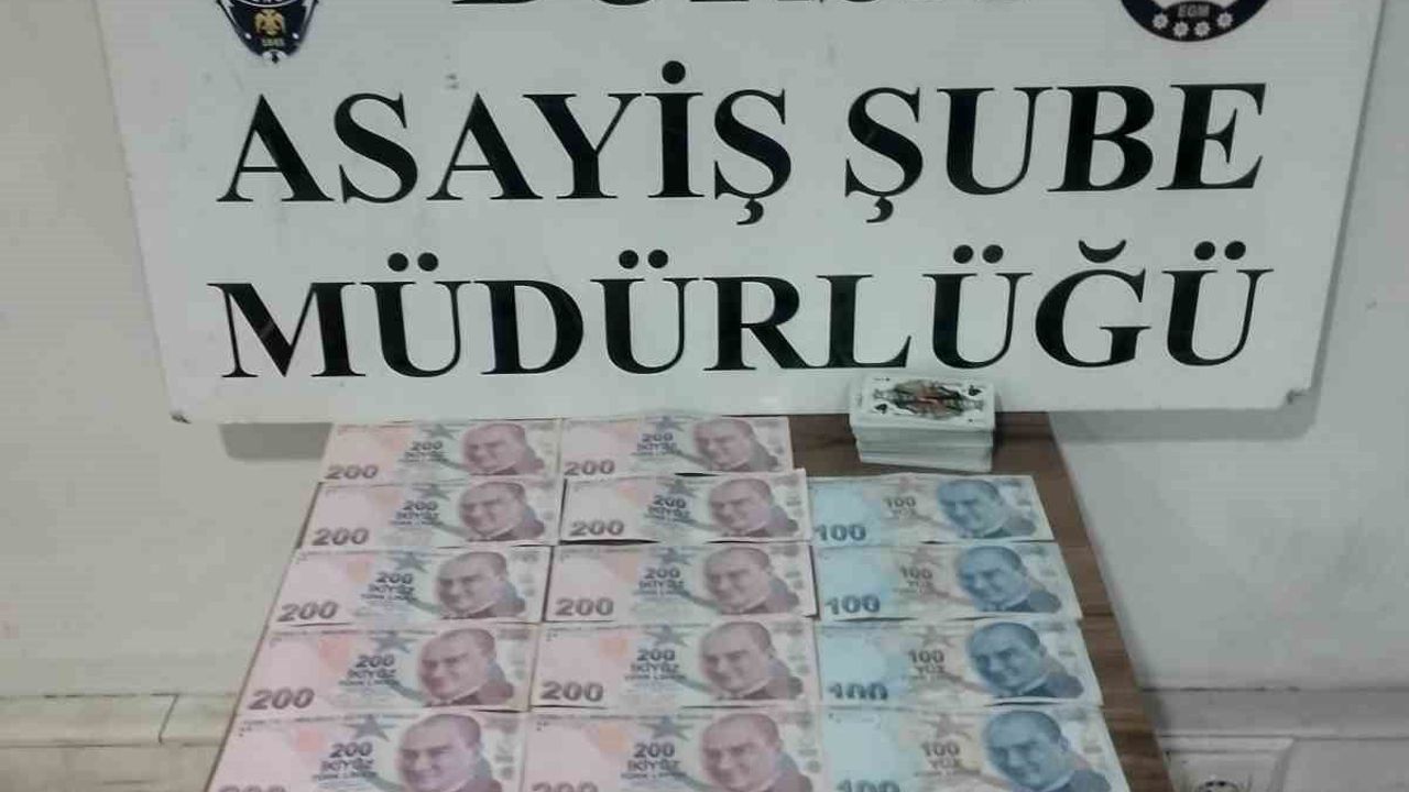 Bursa'da 300 Polisle Yılbaşı Denetimi: 3 Kumar Masası Çökertildi