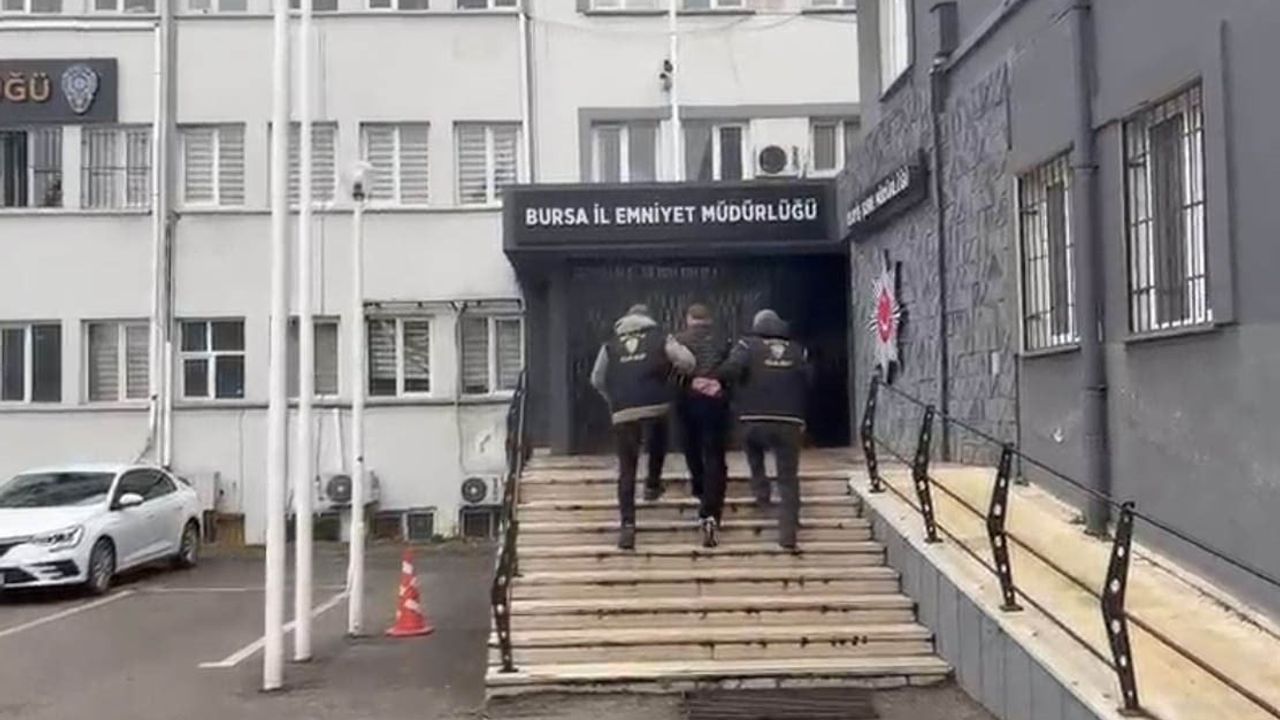 Bursa'da Cadde Ortasında Silahlı Takip: Şüpheli F.D. Yakalandı