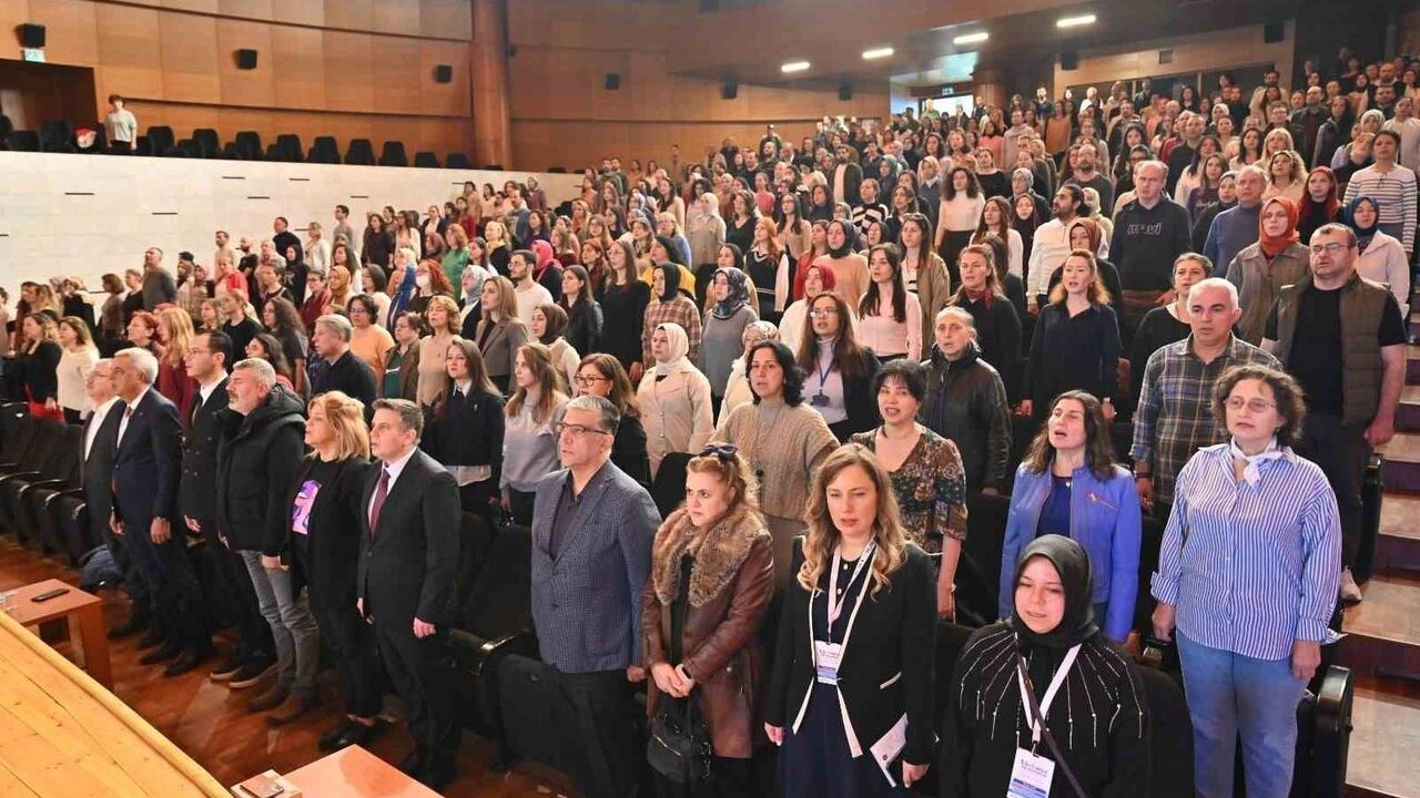 Bursa'da Eğitimde Yeni Yaklaşımlar Konferansı Öğretmenlerin Yoğun İlgisini Topladı