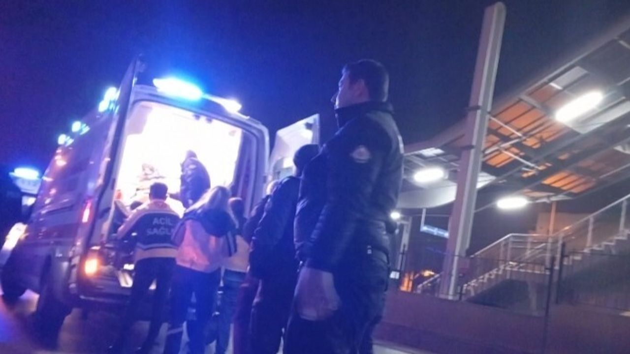 Bursa'da Eğlence Mekanı Önünde Silahlı Kavga: 1'i Ağır, 2 Yaralı