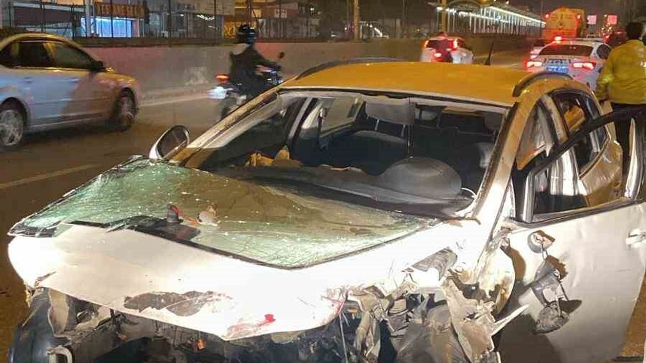 Bursa'da ehliyetsiz genç ağabeyine ait araçla makas yaparken kaza yaptı