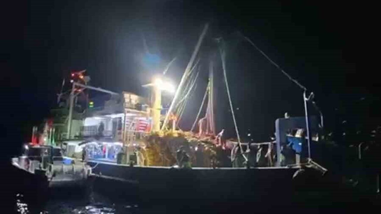 Bursa'da Gece Yarısı Tekne Denetimi: 57 Kişinin GBT'si Yapıldı