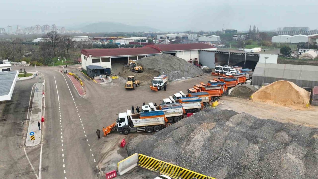 Bursa'da Kar Teyakkuzu: 203 Araç, 1021 Personel Sahada