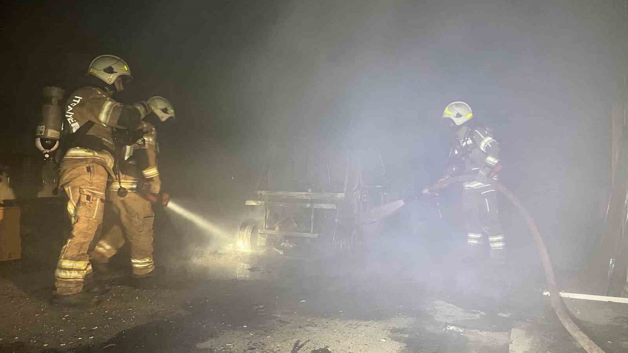 Bursa’da Marangoz Atölyesinde Yangın: Elektrikli Araç Bataryası ve ATV Motoru Alev Aldı