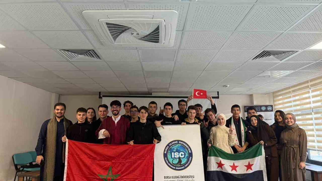 Bursa'da Meslek Lisesinde 'Dünya Seninle Konuşuyor' Etkinliği