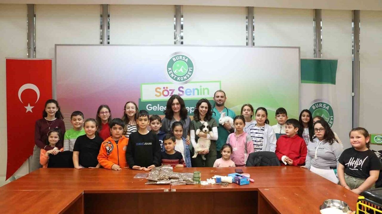 Bursa'da Minik Veterinerler: 'Bir Günlüğüne Veteriner Hekim Oluyorum' Etkinliği