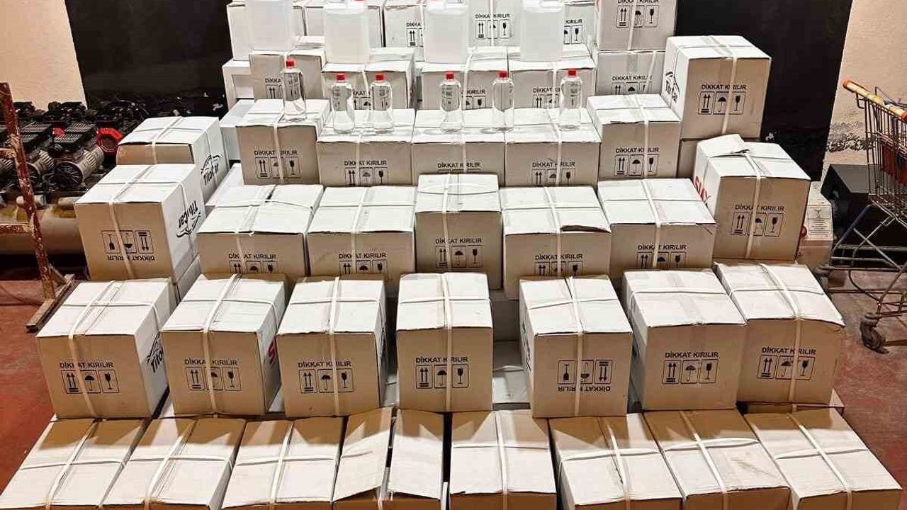 Bursa'da Sahte İçki Operasyonu: Bin 200 Litre Etil Alkol Ele Geçirildi