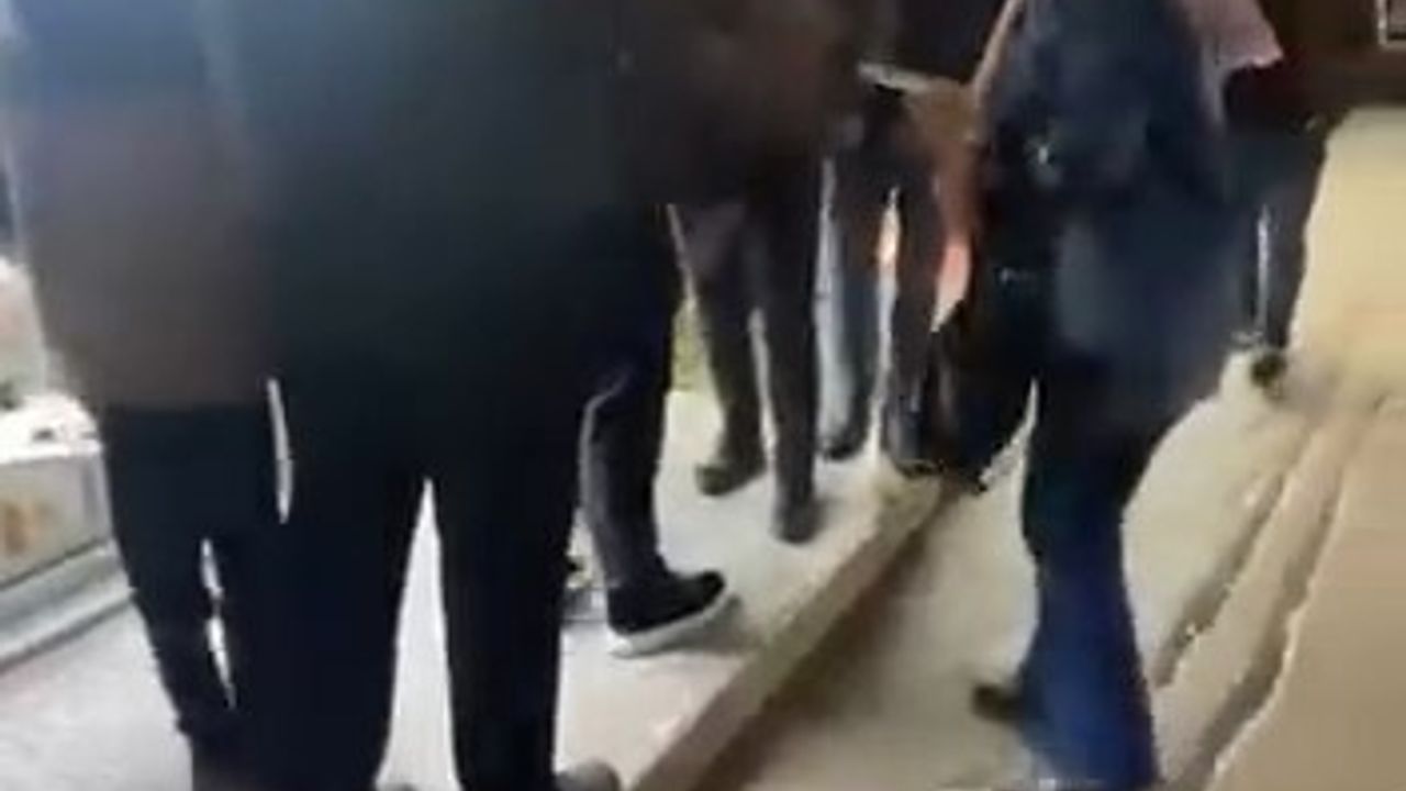 Bursa'da telefoncu tartışması esnaf müdahalesiyle sonlandı