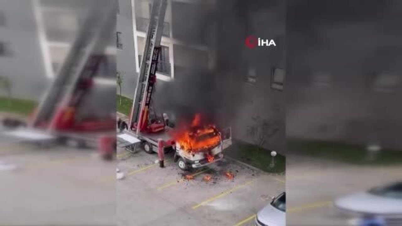 Bursa'da Vinçli Kamyon Alev Alev Yandı — 6. Kattan Eşya Taşınırken Paniğe Neden Oldu