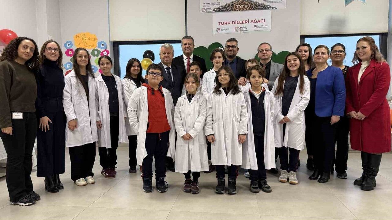 Bursa'da Yapay Zekâ Destekli 'Türk Dilleri Laboratuvarı' Açıldı